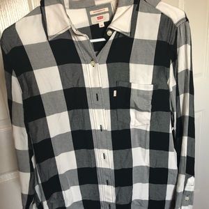 Levi’s Checkerboard Long Sleeve “Boyfriend Fit”